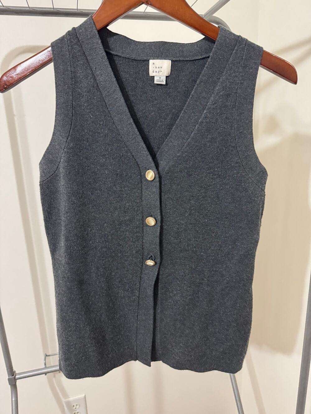 A New Day Gray Sweater Vest Gold Button Knit Sleeveless V-Neck Size Small